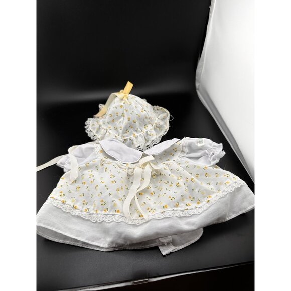 Cabbage Patch Kids Other - Cabbage‎ Patch Kids Preemie Doll Coleco White Yellow Tulip Bonnet And Dress READ